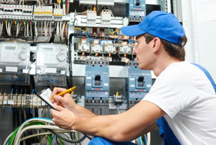 5 señales de que debes renovar el material eléctrico en tu negocio