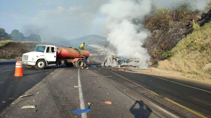 7 calcinados y un menor herido tras accidente en la siglo XXI