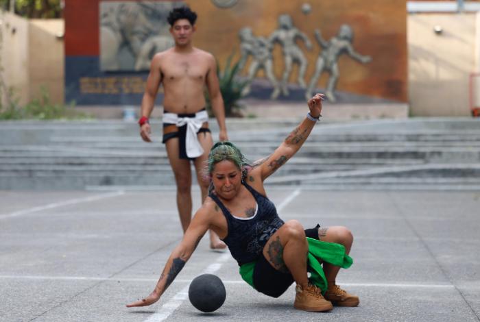 A 3 mil 500 años de su creación, el ancestral juego de pelota aprovecha el impulso del Mundial