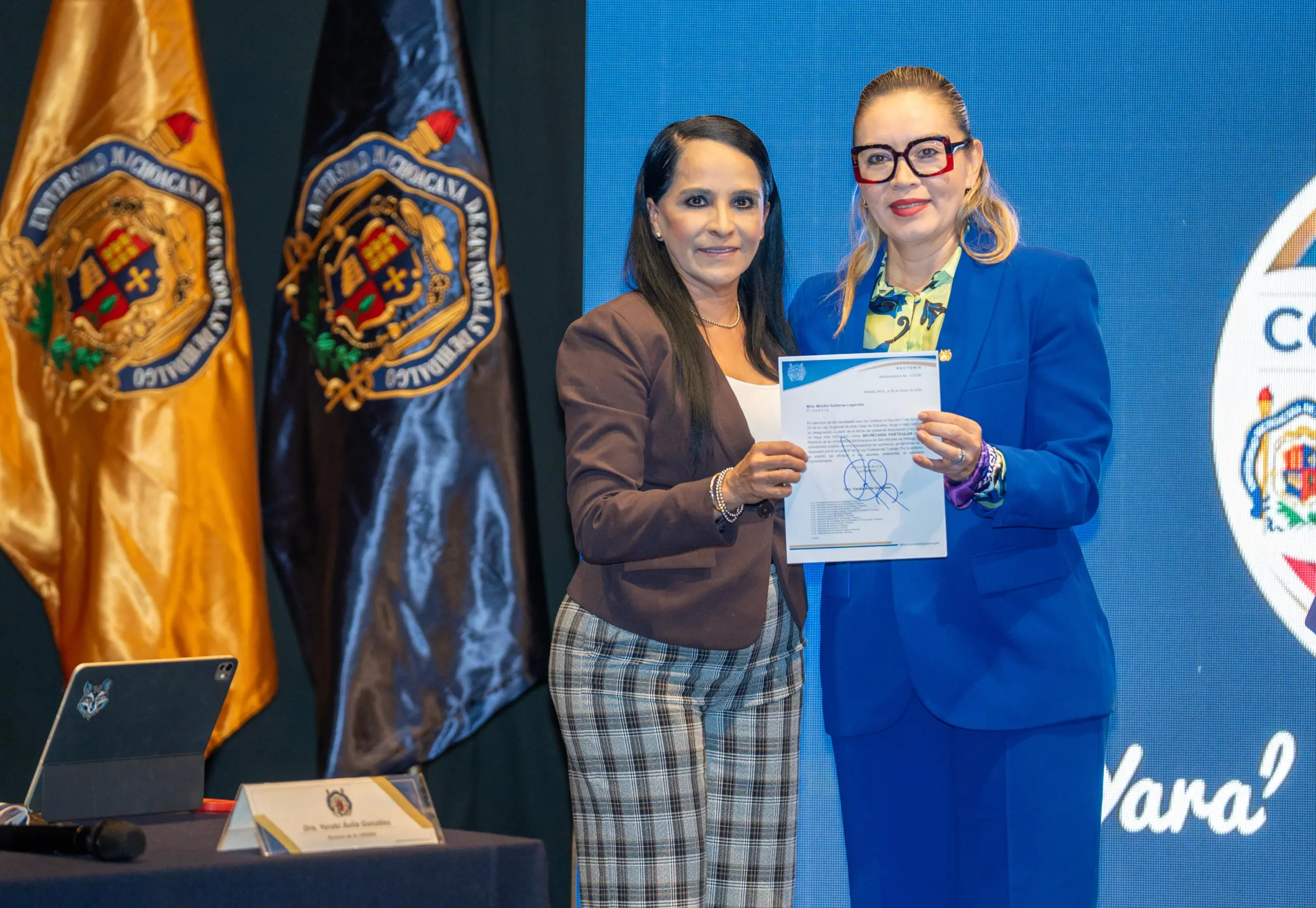 A doblar el paso convoca Yarabí Ávila al funcionariado nicolaita; Gabinete cierra filas con la rectora