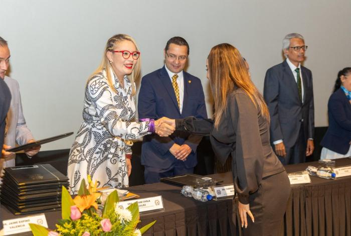 A lograr la ventaja competitiva a través de la formación continua