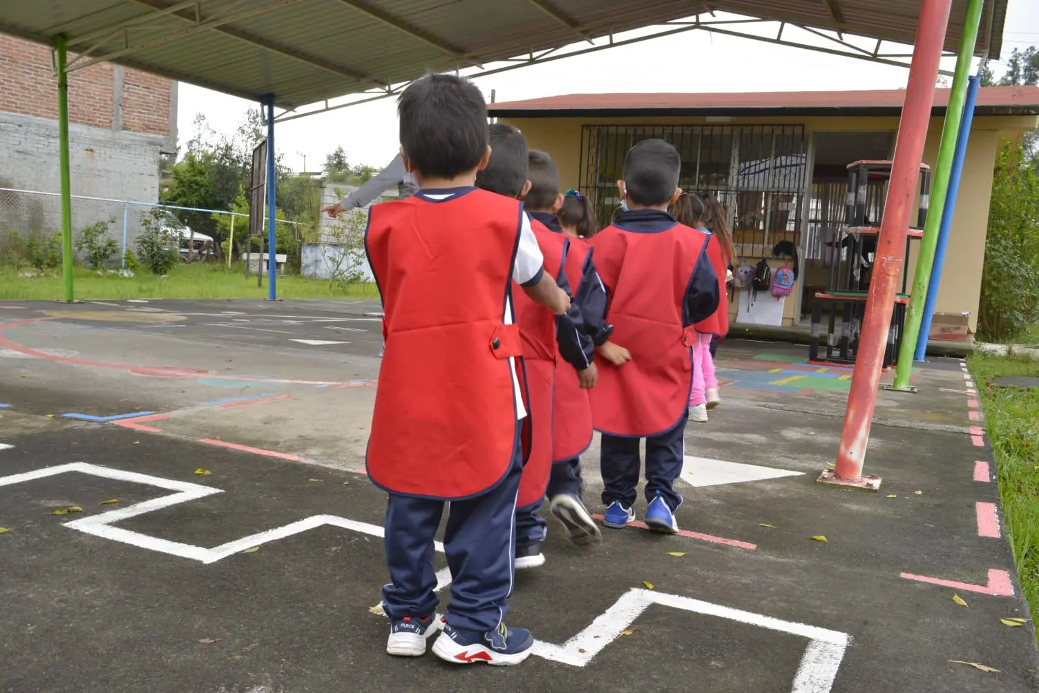 A partir de este martes comienza en Michoacán horario de entrada invernal en escuelas públicas