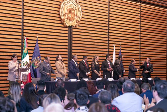 A poner su talento al servicio de la sociedad, invita Yarabí Ávila a egresados de posgrado