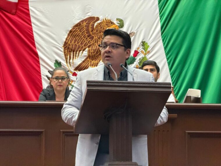 A propuesta de Toño Carreño, se aprueba reforma para atención integral de Lupus