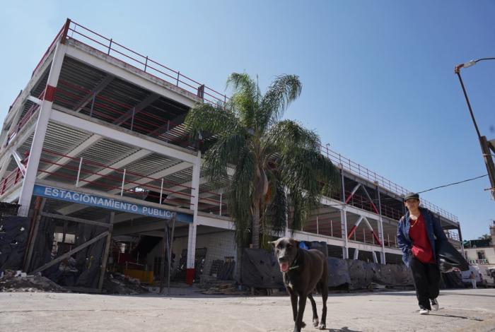 A reparación, fallos en estacionamiento del mercado Independencia