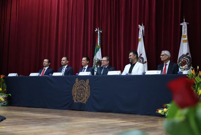 A seguirse preparando para mantener el liderazgo, convocan a egresados de la Facultad de Ingeniería Eléctrica