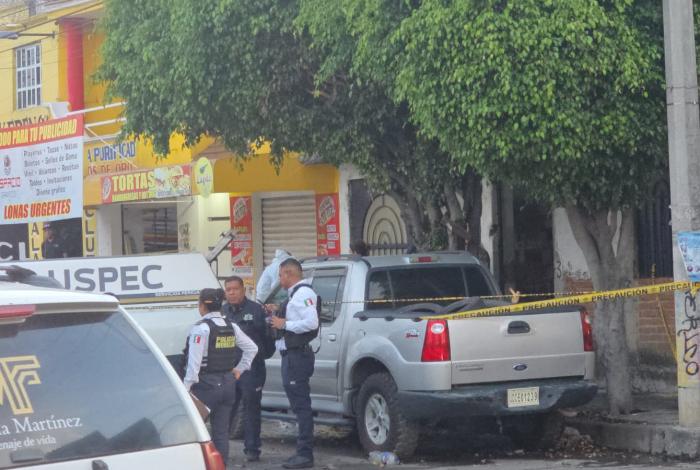 A tiros, as3s1nan a un joven en la Primo Tapia Poniente