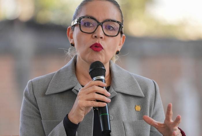 A tomar decisiones responsables y luchar contra la violencia, exhorta Yarabí Ávila a estudiantes de preparatoria