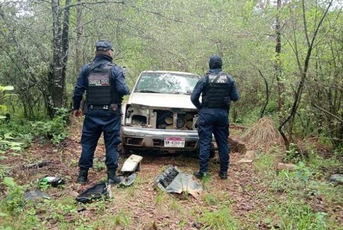 Abandonada y desvalijada, recuperan camioneta con reporte de robo en Michoacán