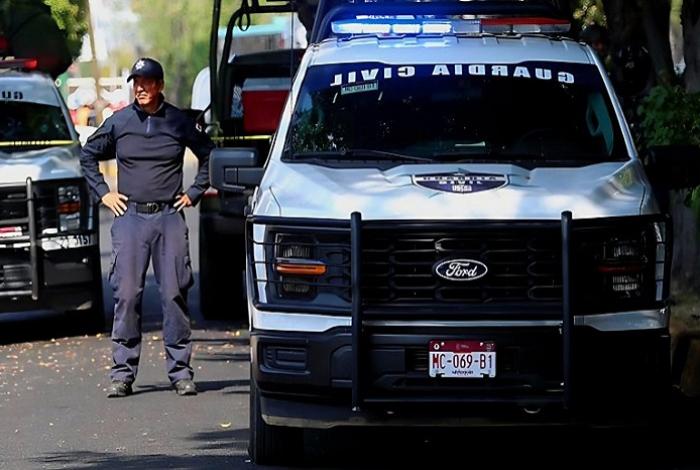 Abandonan dos cabezas humanas junto a cartulinas con mensajes, en Apatzingán