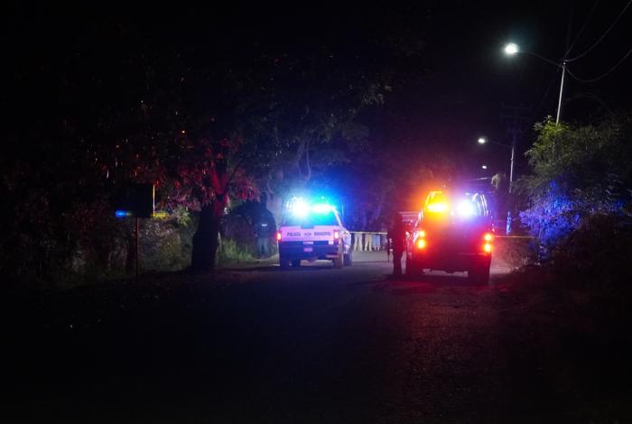 Abandonan un ejecutado con narcomensaje, en Zamora