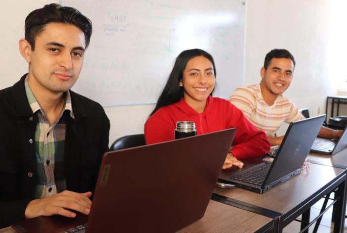 Abierta convocatoria para becas de licenciatura, posgrado y centros de capacitación: SEE