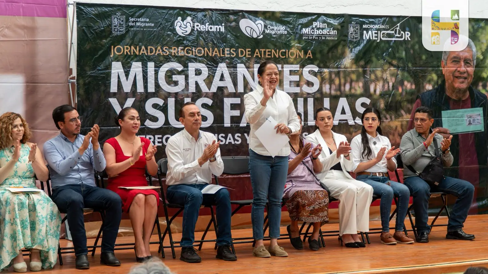 Abrazos sin fronteras: Entregan visas a adultos mayores de Michoacán para el reencuentro familiar
