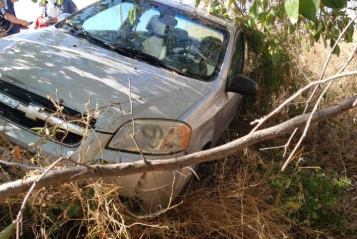 Accidente vehicular en carretera Huetamo-Pejo deja solo daños materiales