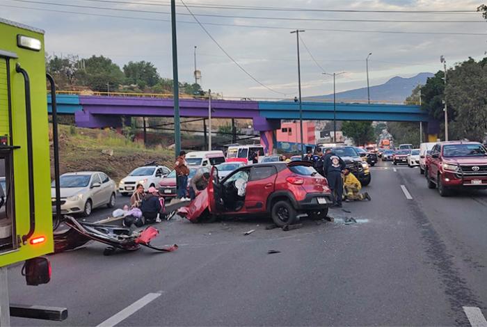 Accidente vehicular en el Libramiento Norte de Morelia deja una persona lesionada