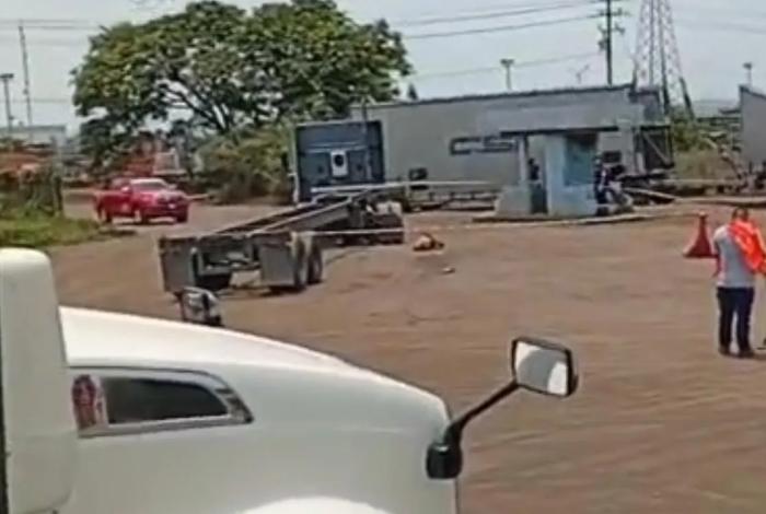 Accidente vehicular en la Asipona de Lázaro Cardenas deja a una persona sin vida