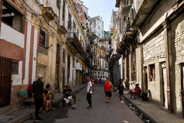 Activistas convocan a acopio de alimentos y medicinas para Cuba en Zócalo de CdMx
