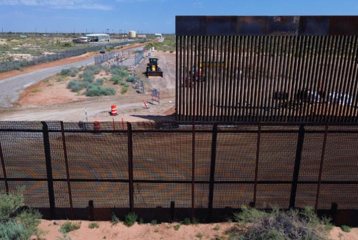 Activistas: EUA vuelve más hostil muro fronterizo con México al reforzar su seguridad