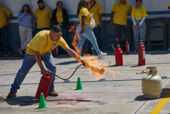 Adiestran a operadores de transporte escolar para el regreso a clases