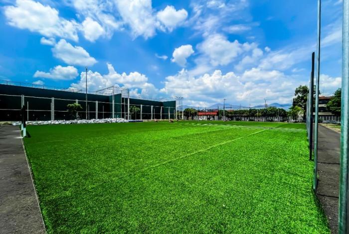 Administración de Yarabí Ávila construye cancha de fútbol 7, lleva 75 por ciento de avance