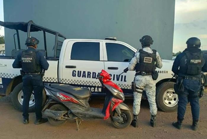 Adolescente es detenido en una motocicleta robada, en Zamora