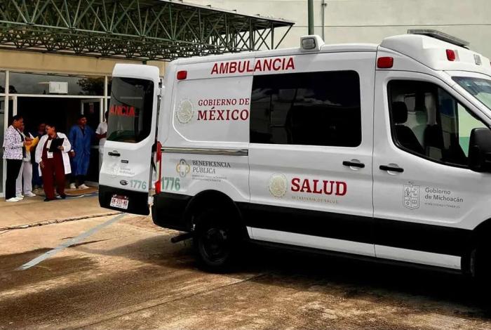 Adolescente se lesiona al manipular un arma que se disparó al caer en Parácuaro
