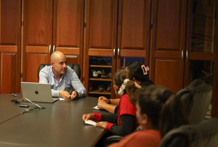 Adolfo Torres fortalece diálogo con vecinas de la colonia Abel Martínez