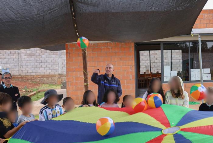 Adolfo Torres lleva “Guardianes del Agua” al Colegio Misión Montessori