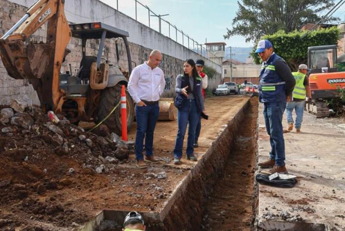 Adolfo Torres supervisa obra de sustitución de red sanitaria en la colonia Las Américas