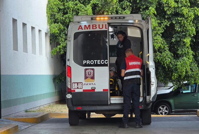 Adulto mayor en estado de ebriedad se hiere con una cuchillada en el cuello, en Jacona