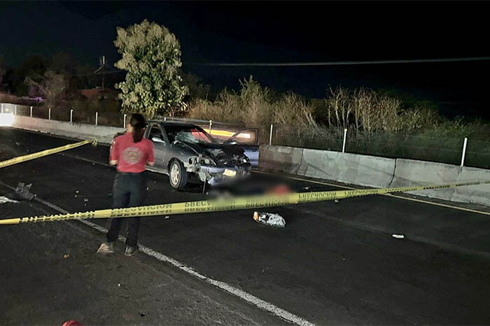 Adulto mayor muere al ser embestido por un auto en la carretera Apatzingán – Cuatro Caminos