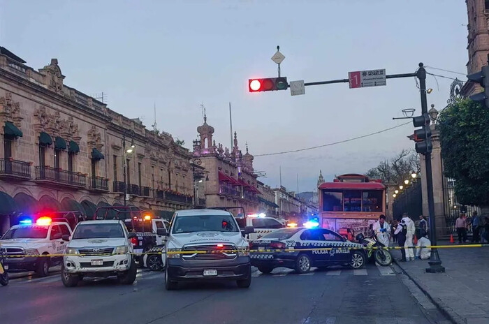  Adulto mayor muere atropellado por motociclista cerca de la Catedral de Morelia