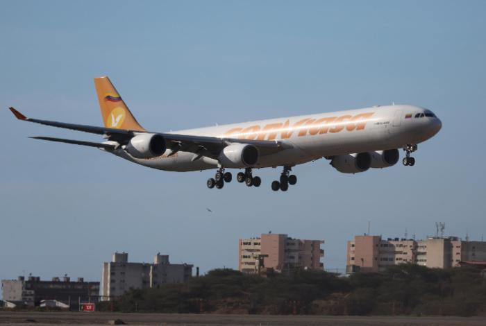 Aerolíneas admiten que están lejos de cumplir metas de descarbonización; culpan a gobiernos y fabricantes
