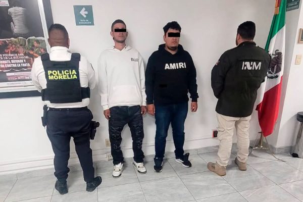 Agarran a dos extranjeros señalados por robo a tienda en Morelia