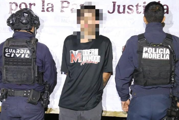 Agarran a presunto robacarros, tras persecución, en Camelinas