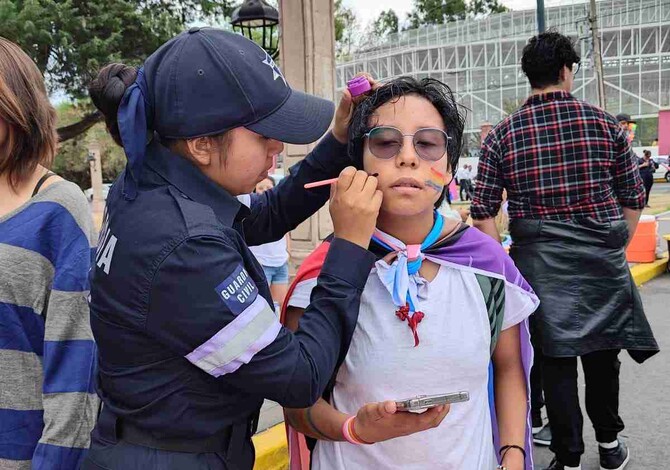 Agentes de la SSP acompañan marcha del orgullo LGBTTTIQ+ en Morelia