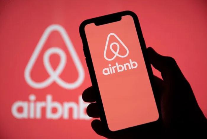 Airbnb incorpora IA para planificar viajes y nuevos servicios como comida y lavandería