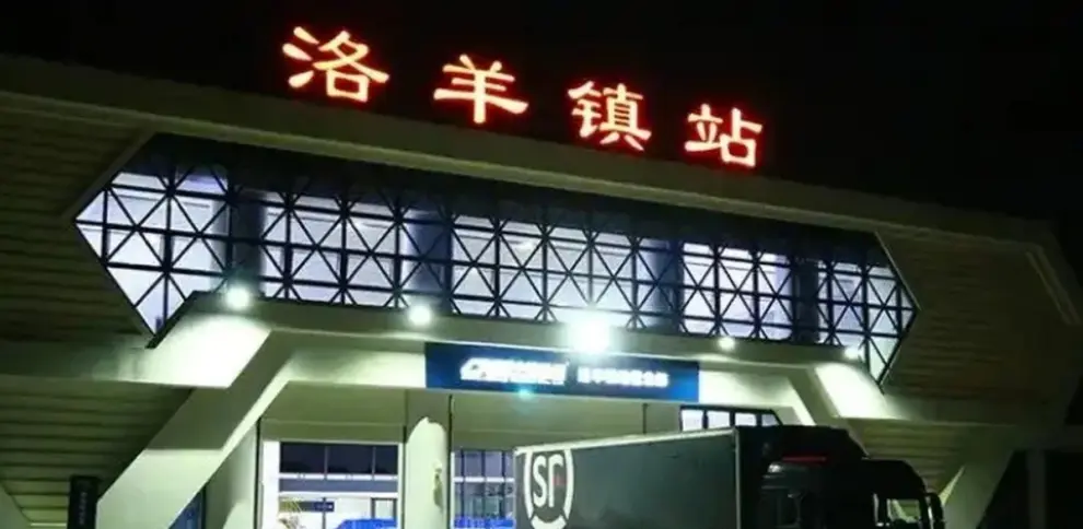 Al descarrilarse un tren, provoca el atropellamiento de trabajadores, dejando un saldo de 11 muertos en China