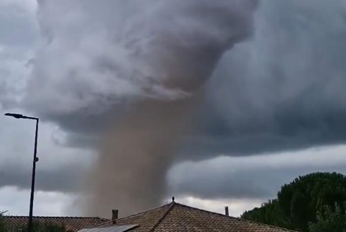 Al menos 31 heridos y 300 casas afectadas por el paso de un tornado en el sur de Francia
