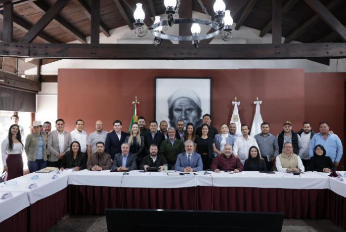 Alcaldes de Michoacán reconocen visión municipalista de Alfredo Ramírez Bedolla en su Quinto Informe