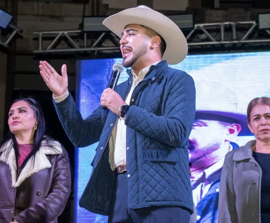 Alexis Velázquez cierra con gran éxito las festividades del 108 Aniversario de la Defensa Heroica de Huandacareo