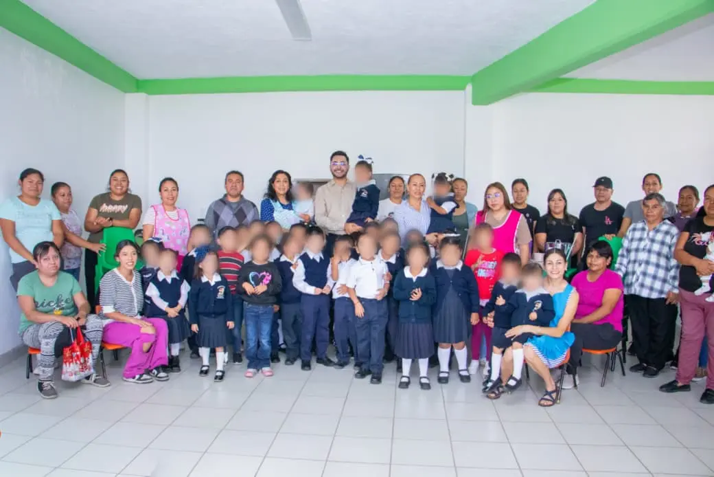 Alexis Velázquez lleva equipamiento a preescolar de Capacho