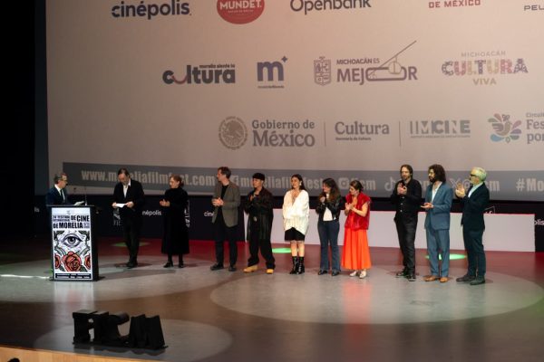 Alfombra roja bajo la lluvia: FICM abre telón y llena de glamour a Morelia