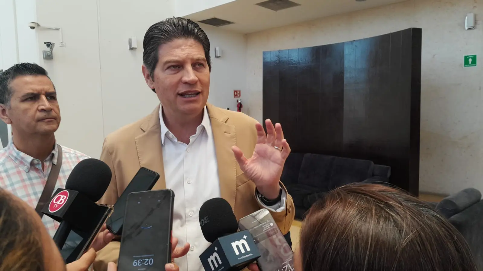 Alfonso Martínez advierte rezago en salud y señala falta de apoyo federal