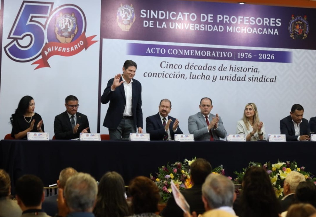 Alfonso Martínez reconoce a profesores nicolaitas