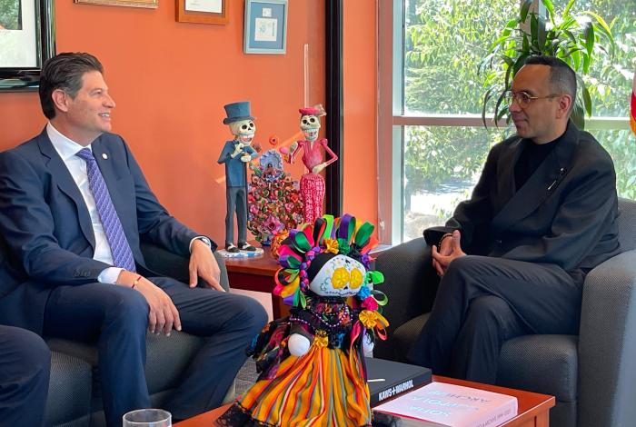 Alfonso Martínez y el Cónsul de México en Sacramento, estrechan coordinación a favor de migrantes