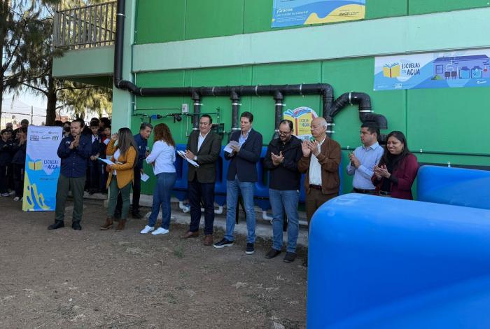 Alfonso y Coca Cola, en mancuerna para llevar agua a escuelas de Morelia