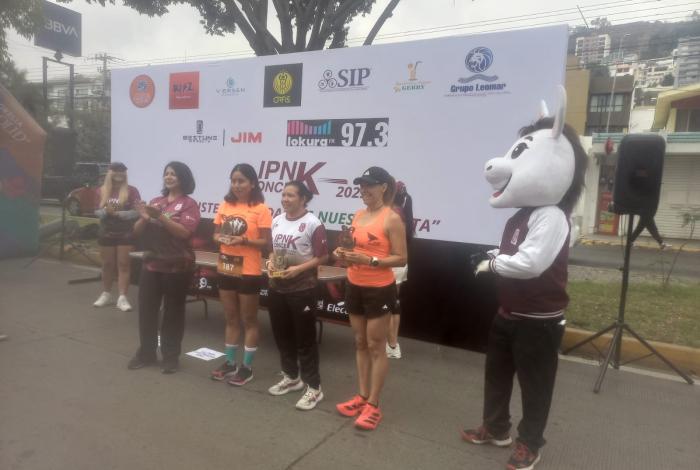 Alrededor de 300 atletas corren por la sustentabilidad, en la carrera OnceK