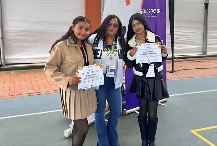 Alumnas del Cecytem Puruándiro ganan mención honorífica en Colombia