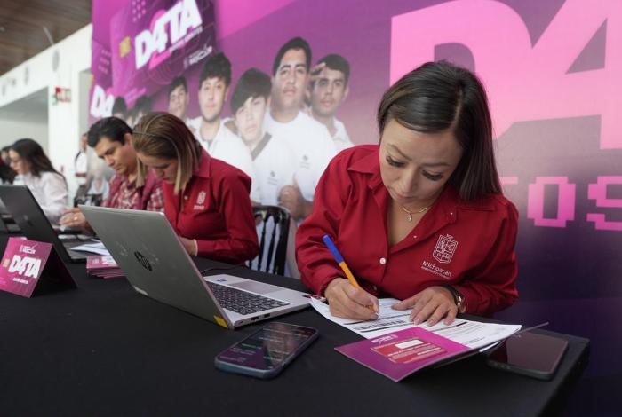 ¿Alumno o docente de UMSNH? Internet gratis y llamadas infinitas con D4TA